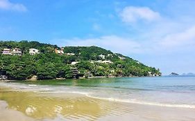 Apartamento à uma quadra da praia Guarujá